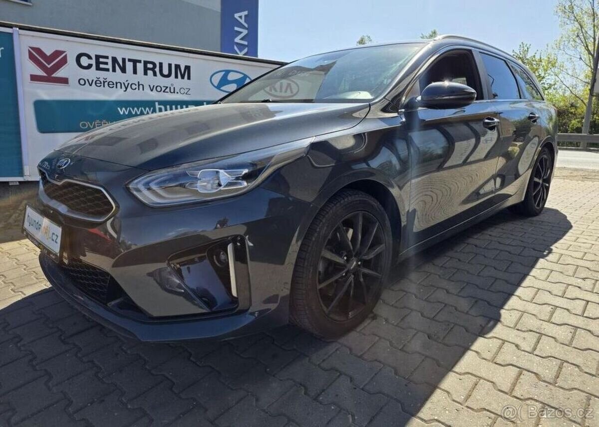 Kia Cee´d 1.6-GT-LINE-AUTOMAT-TAŽNÉ - 3
