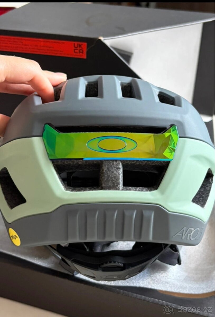 cyklisticka helma Oakley Aro3 - 3