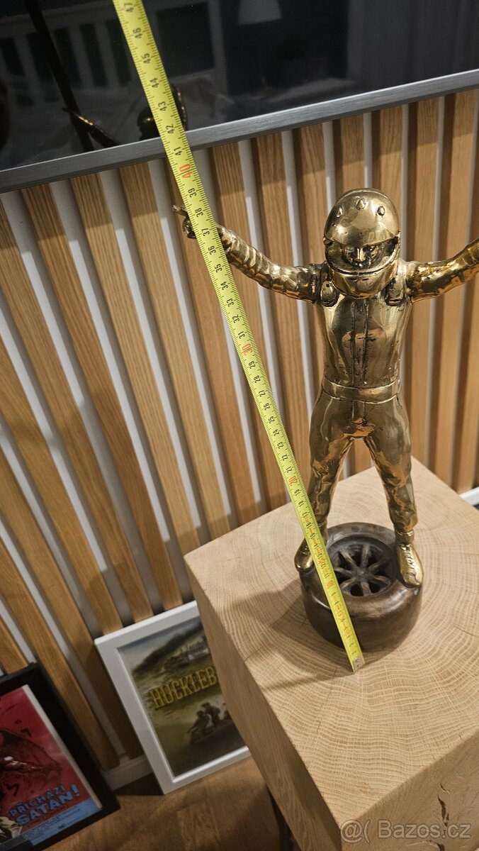 Bronzová soška pilot F1 - 3