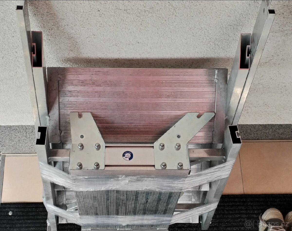Montážní hlinikové schůdky nosnost 300kg - 3