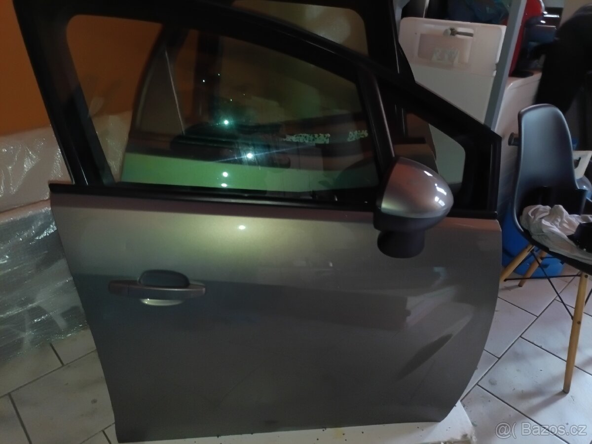 Opel Meriva. Dveře - 3