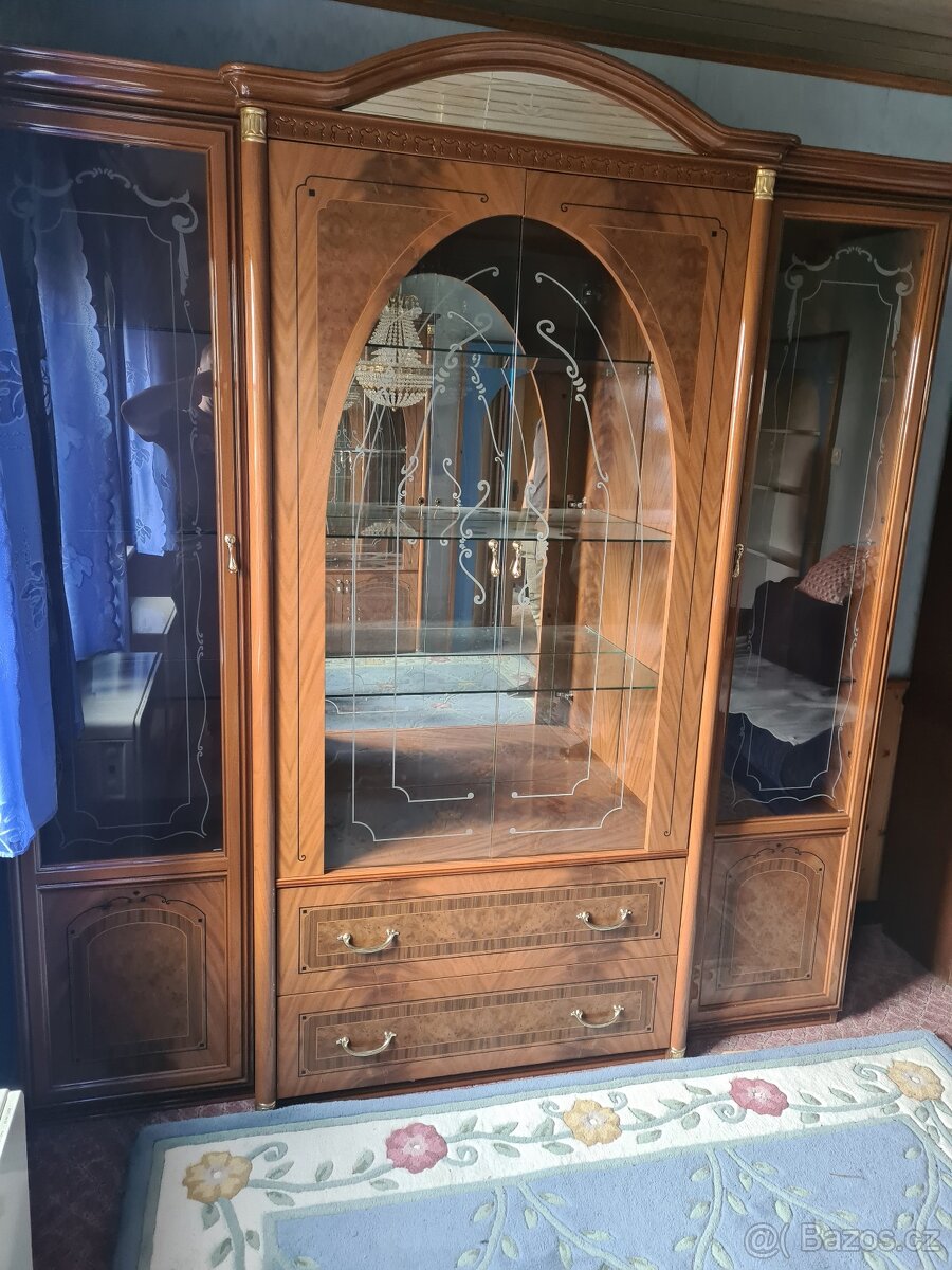 Prosklené skříně 2ks - 3