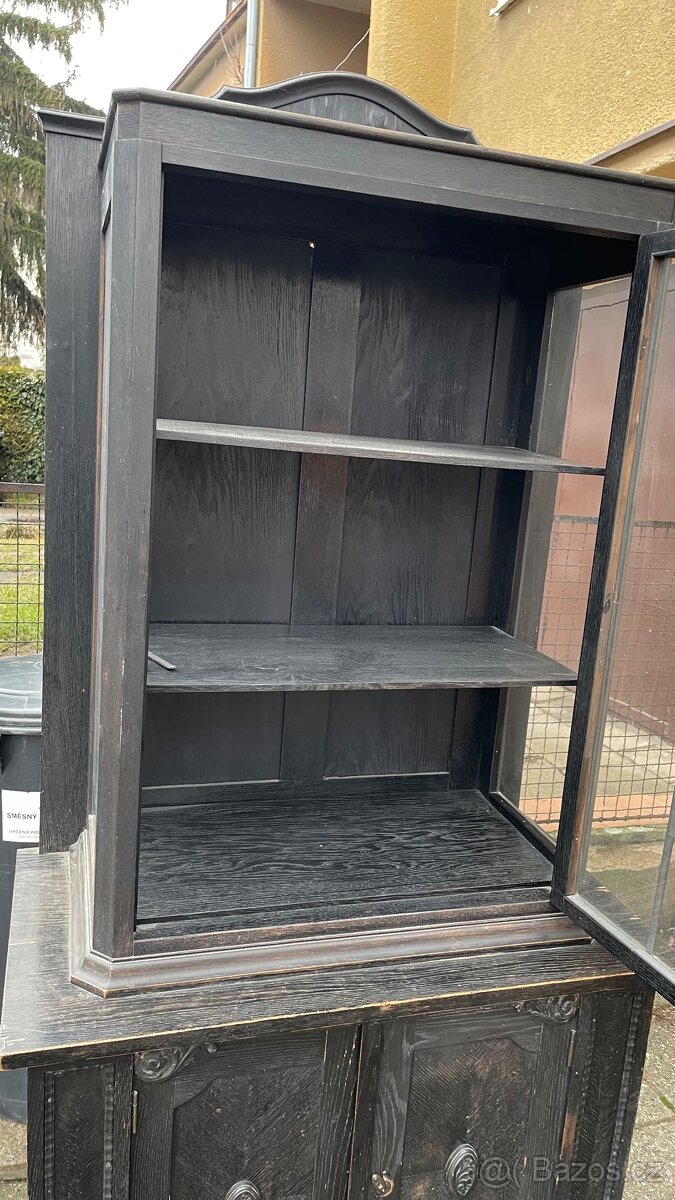 Skleněná vitrína z masívu - 3