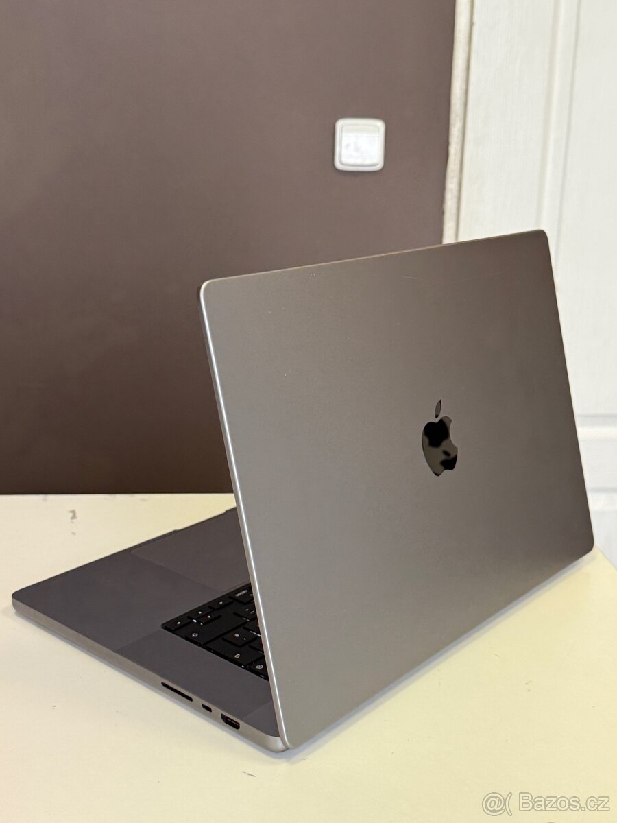 MacBook PRO 16” M1 MAX 64/2 TB - 3