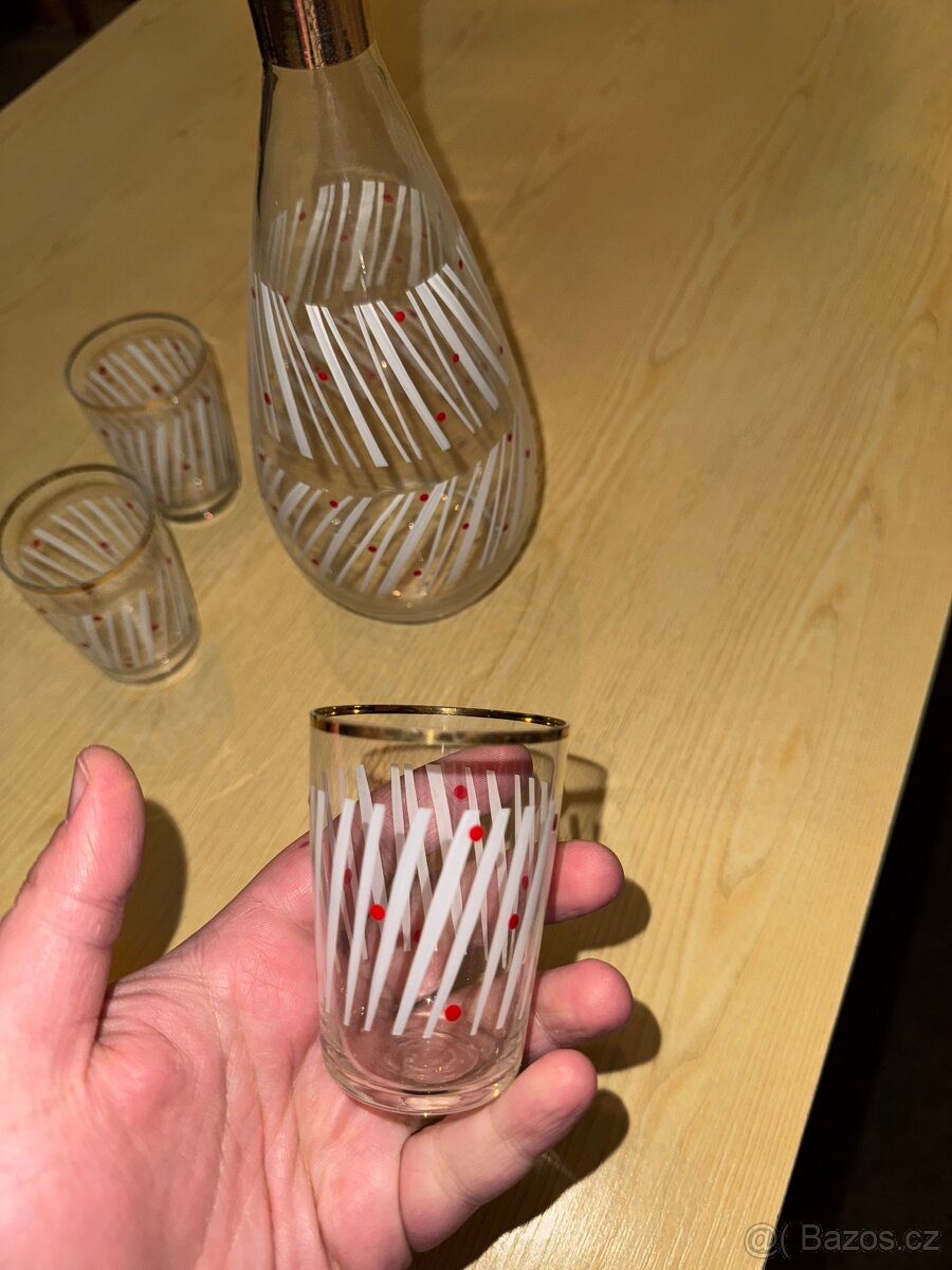 Karafa se třemi štamprlaty - 3