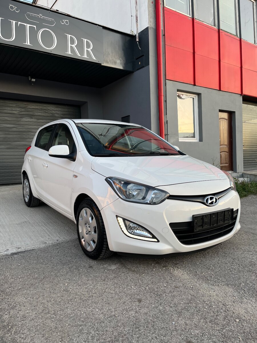 REZERVOVANE Hyundai i20 1.3 Benzin = Navi, r.v 2013, 96623km - 3