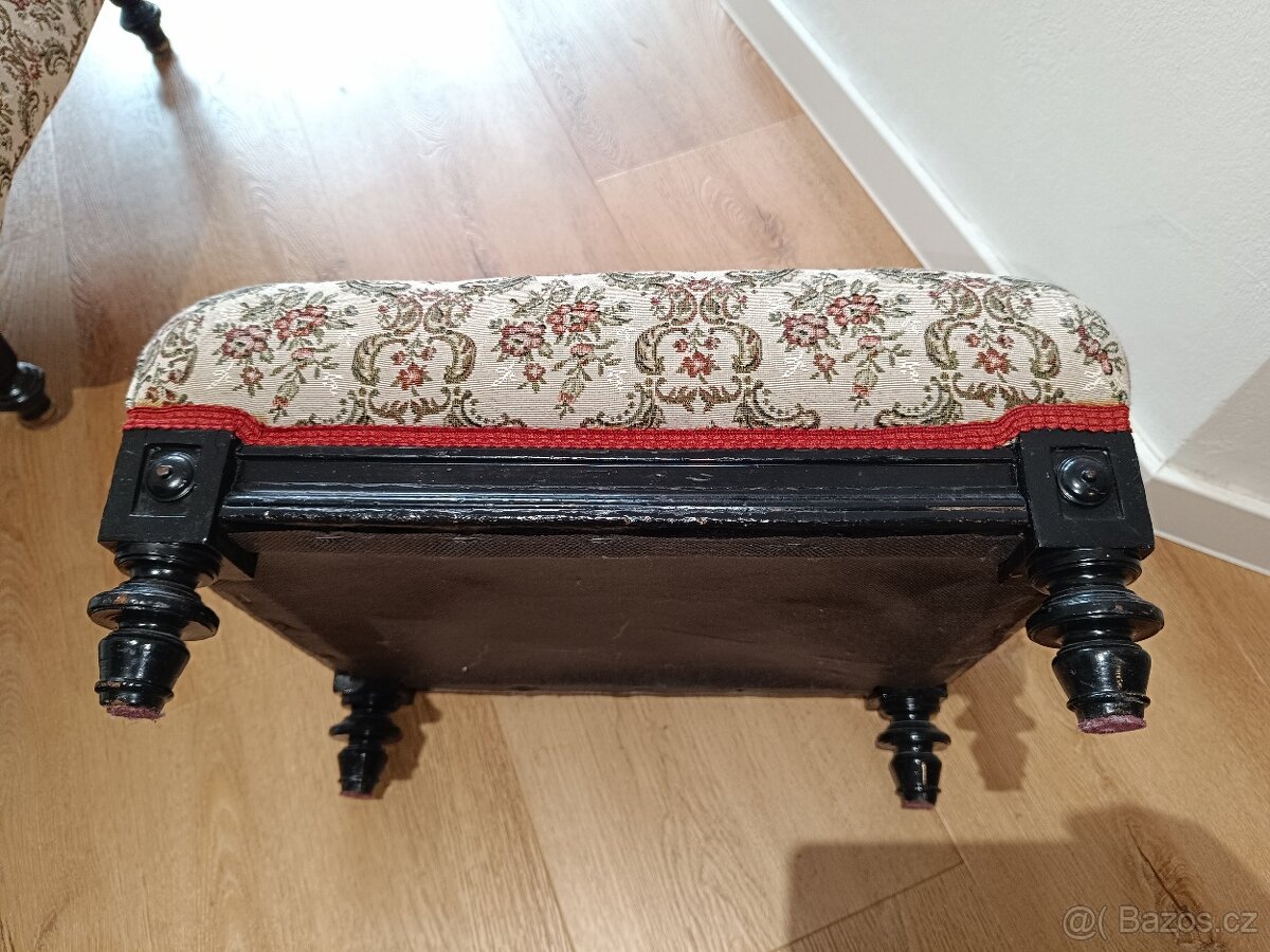 Starožitná křesílka, stolek a taburetka - 3