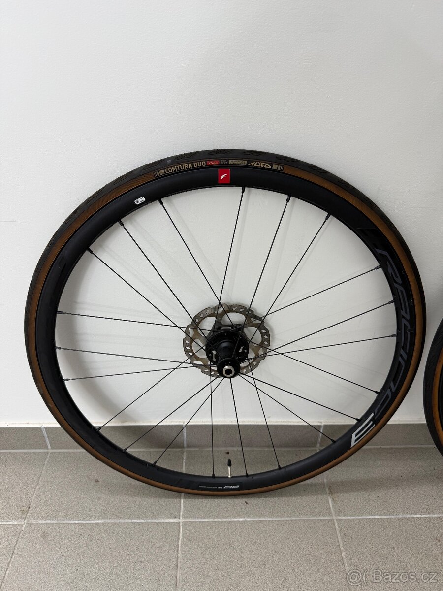 Silniční výplety Fulcrum Racing 3 DB, Pláště Vittoria - 3