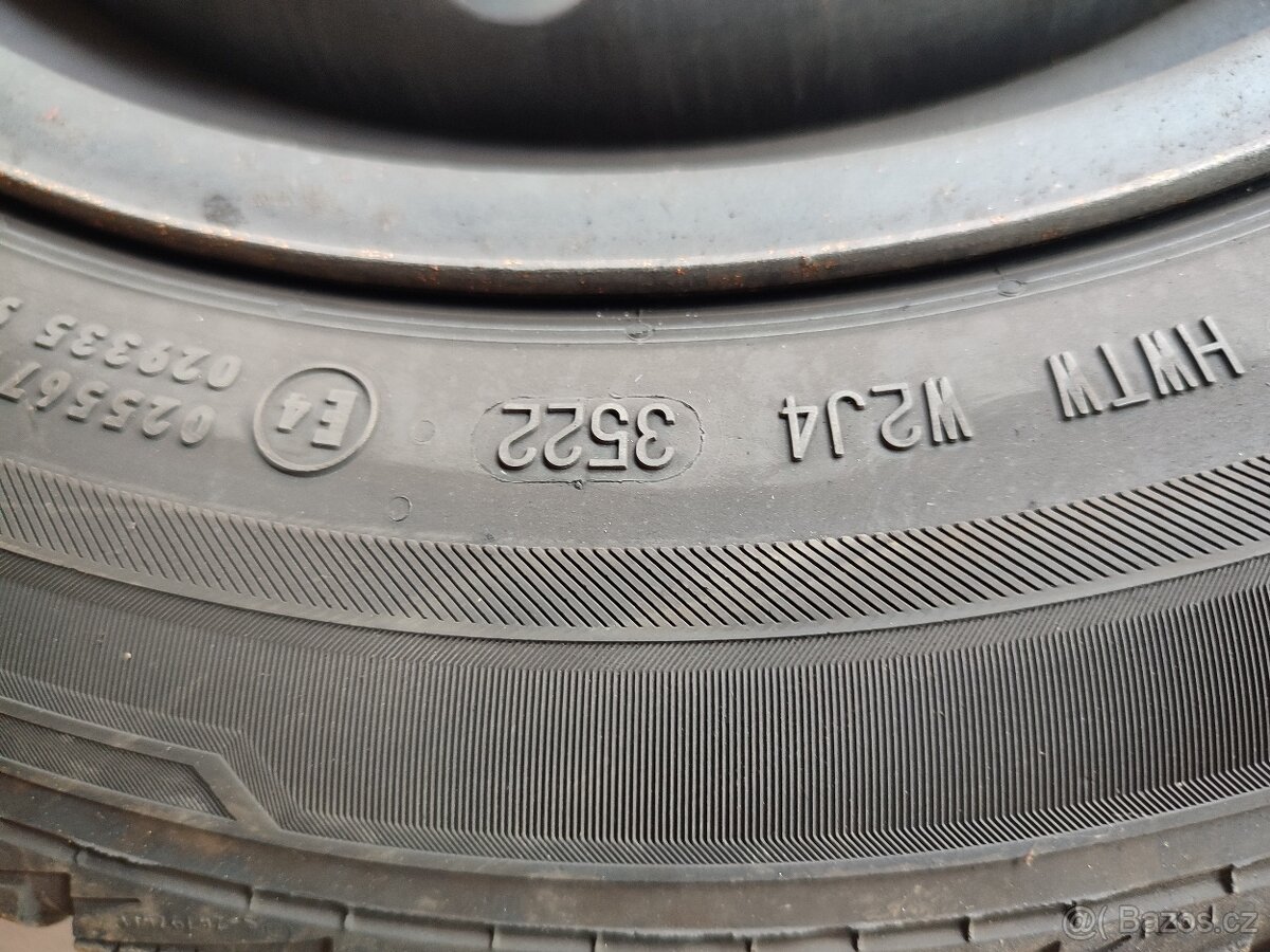 Pneumatiky a plechové disky na Toyota Yaris - 3