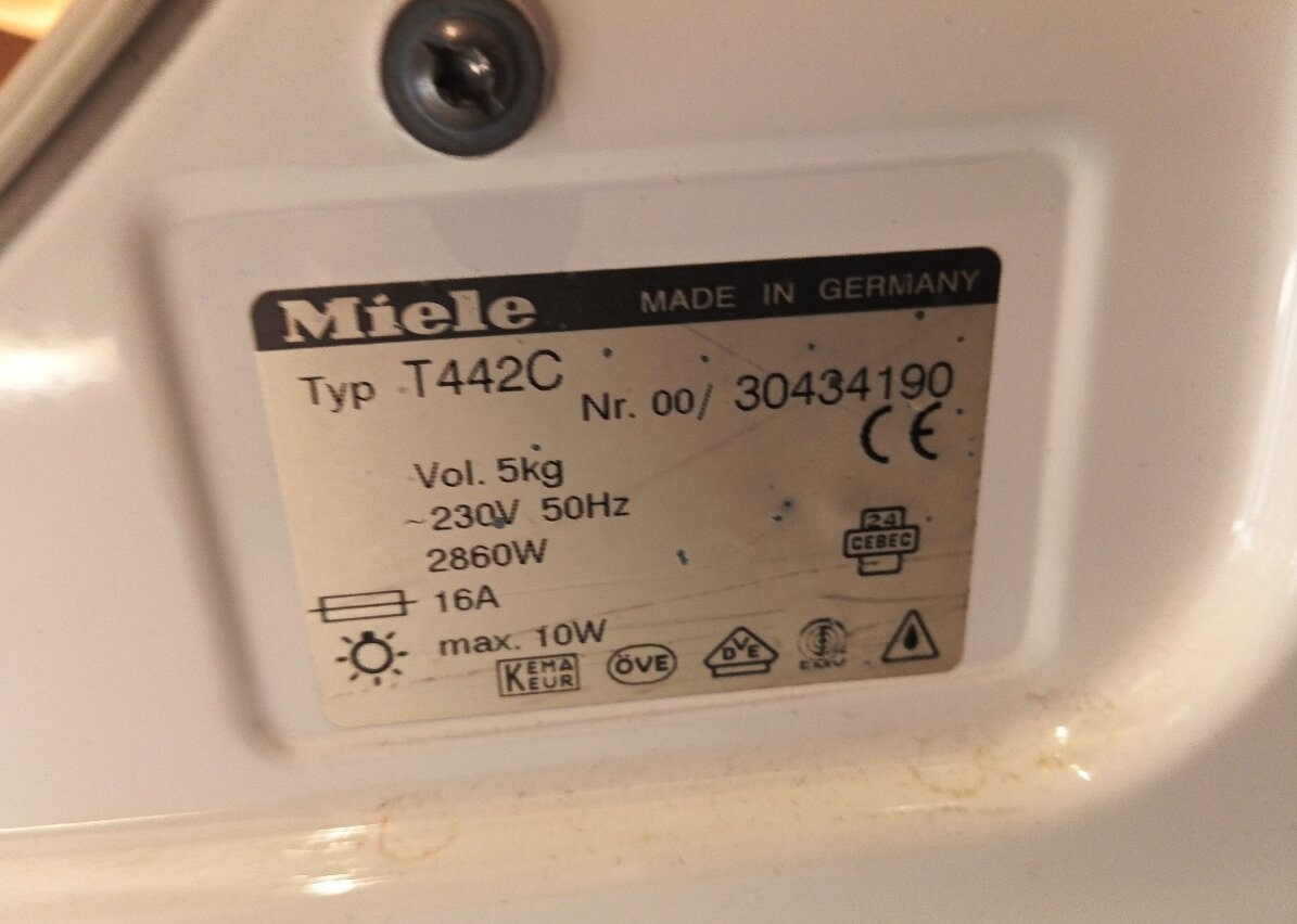 Sušička prádla Miele T442C - 3
