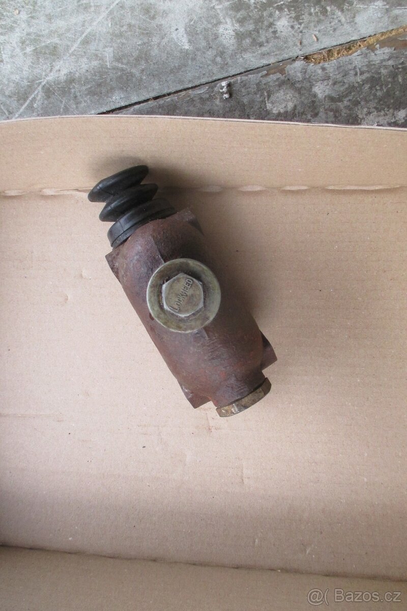 MG TD - Brzdová pumpa , brzdový válec - 3