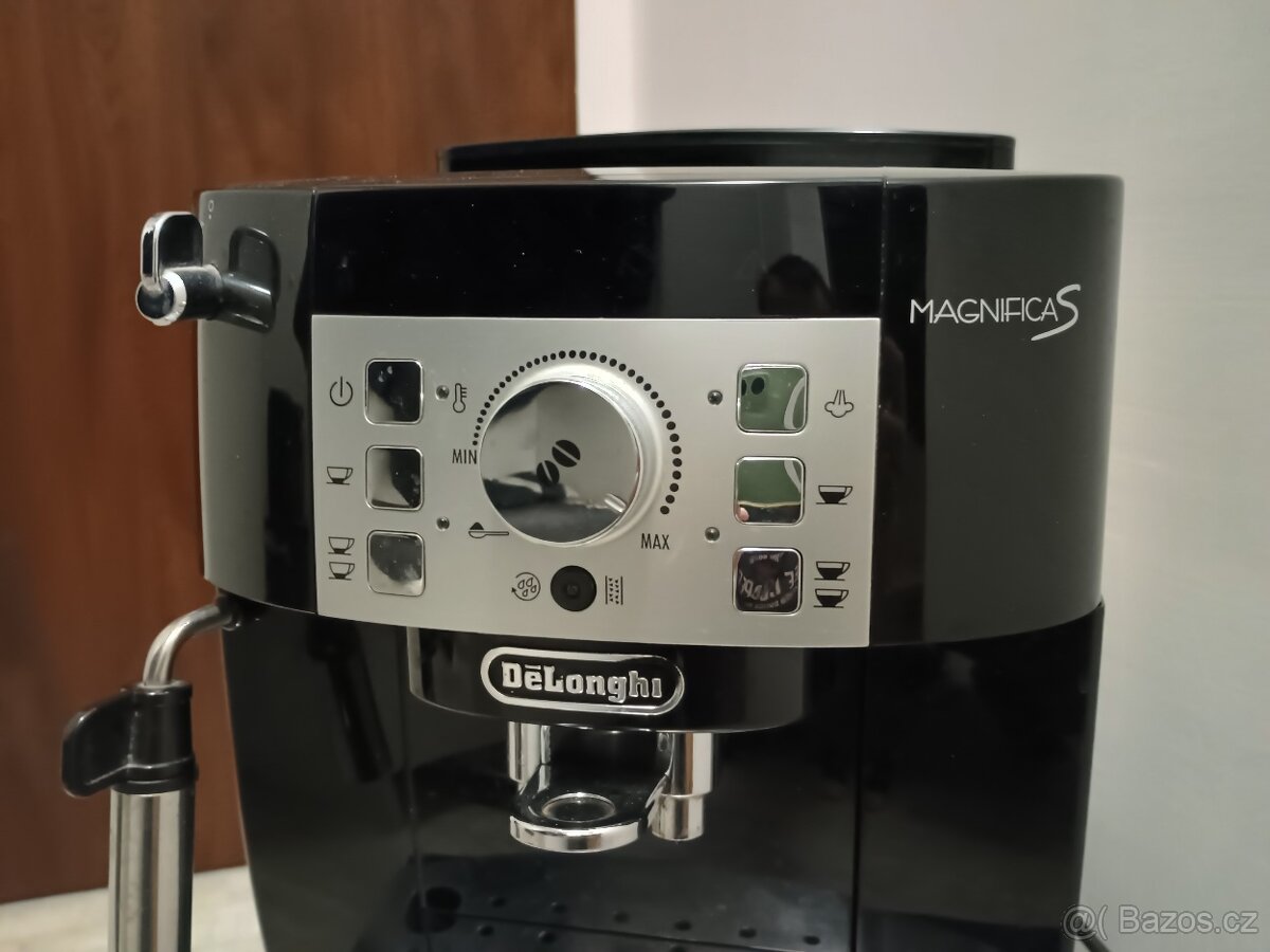 Presovač DeLonghi Magnifica S - 3