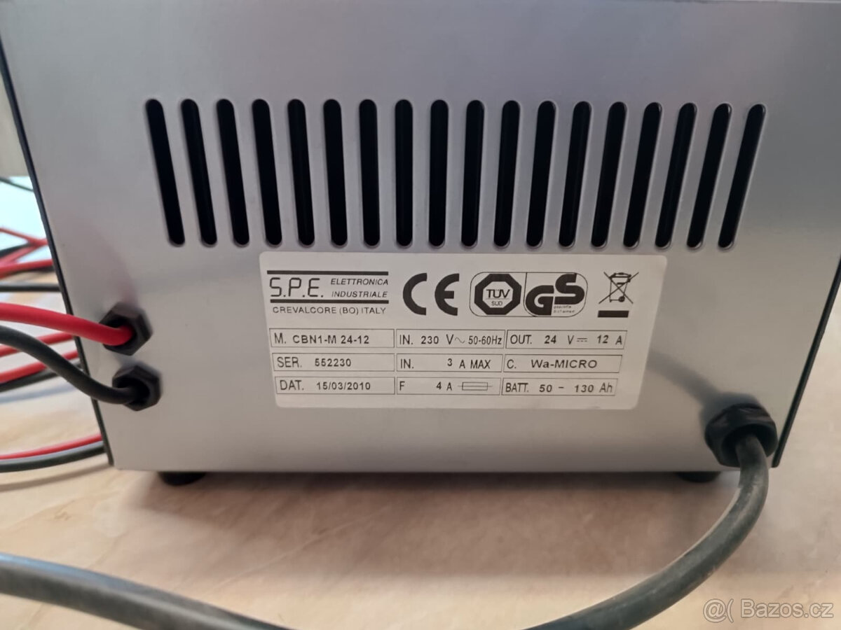 Nabíječka trakčních baterií k úklidovému stroji - 3