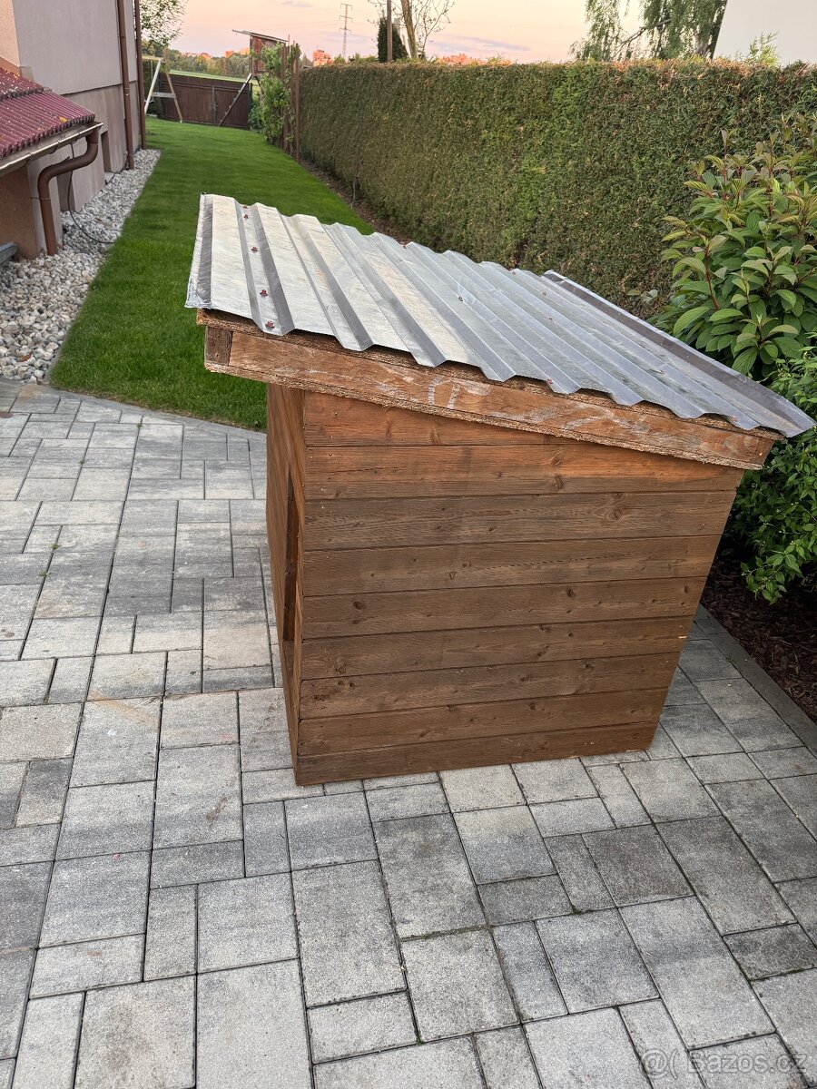 K prodeji zateplenou psí boudu pro středně velké plemeno. - 3