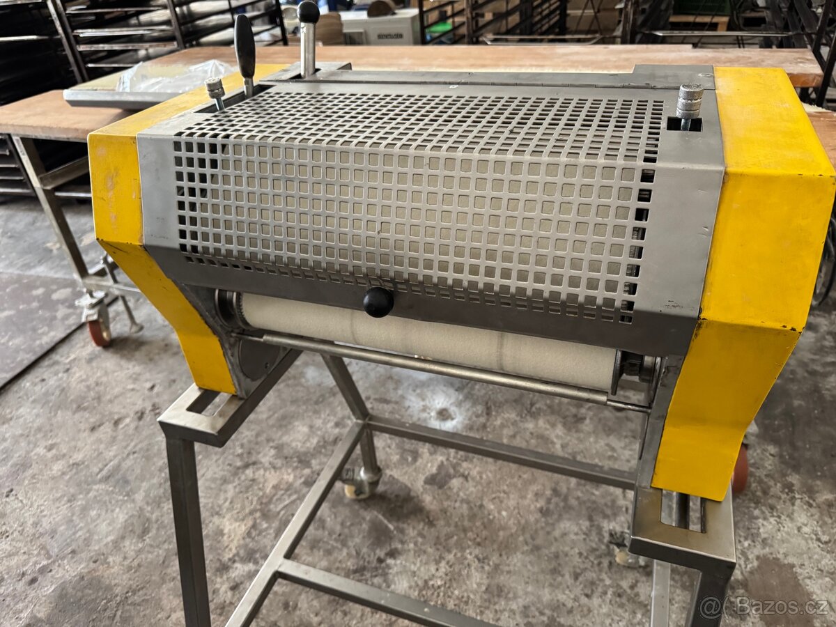 Stroj na rohlíky Rollomat R1 - 3