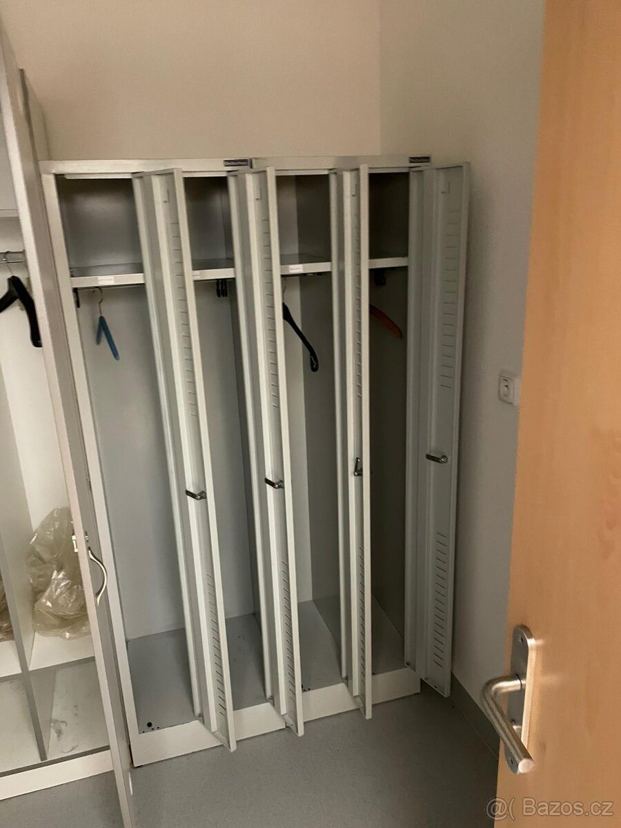 Šatní skříňky - 3