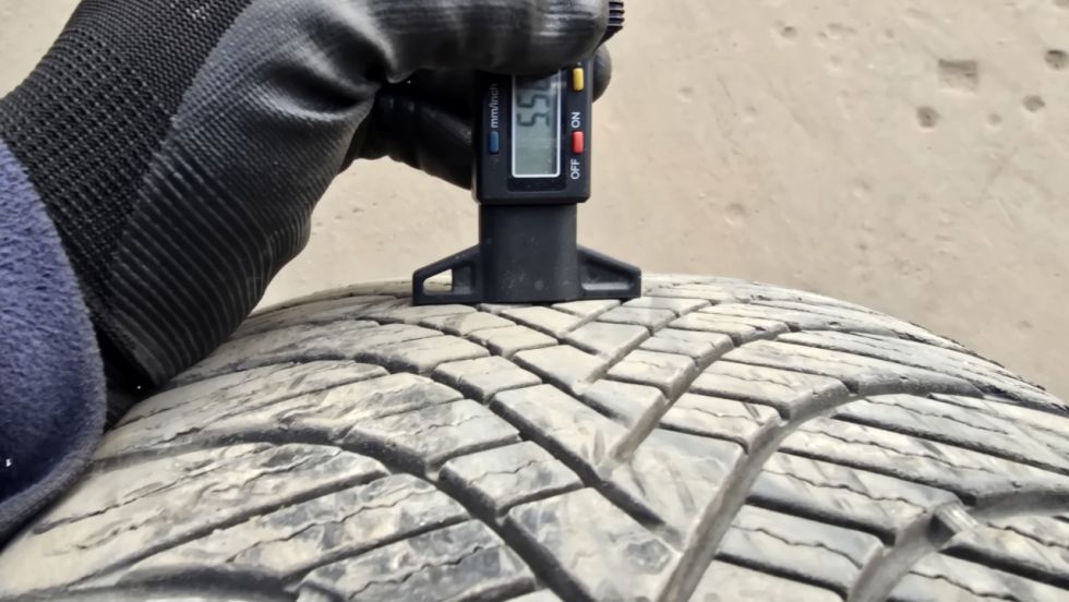 Celoroční pneumatika 245/40/18 Goodride - 3