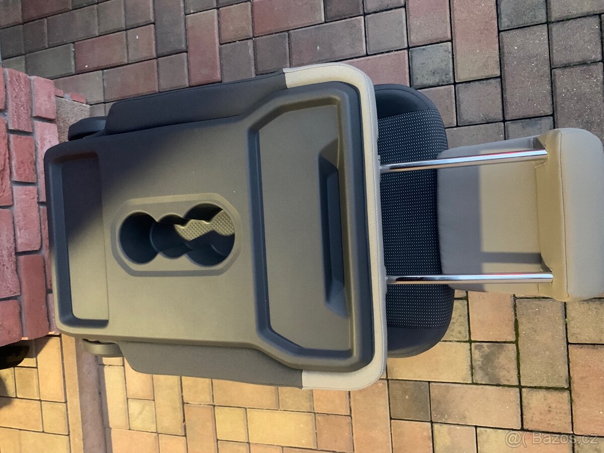 Prostřední sedačka VW Multivan T7 v látce - 3