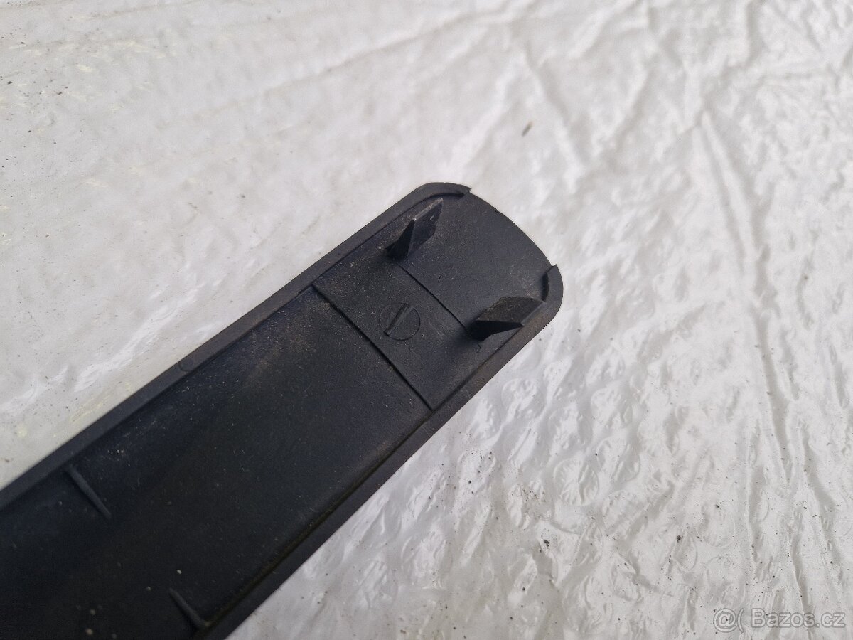 BMW e30 plast do předního nárazníku - 3