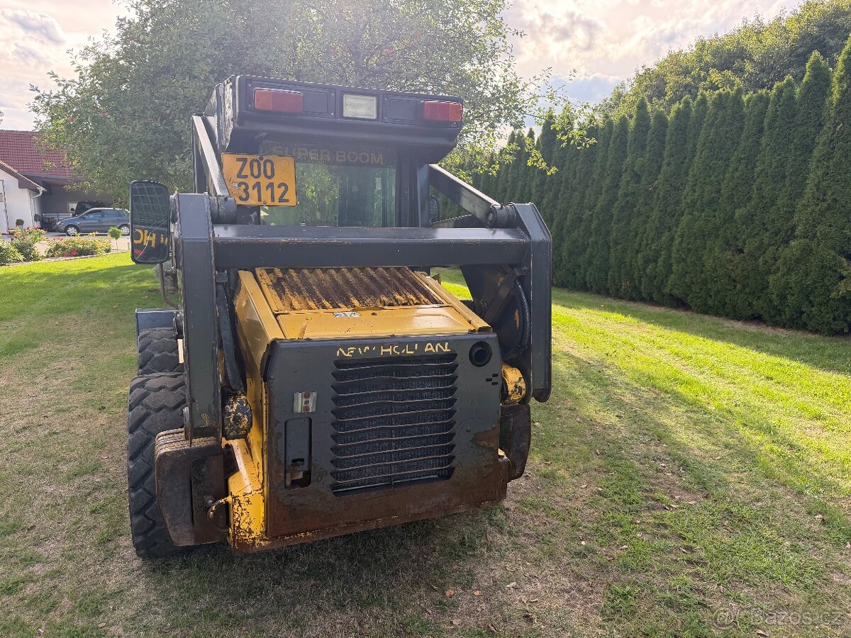 Smykový nakladač New Holland LS170 - 3