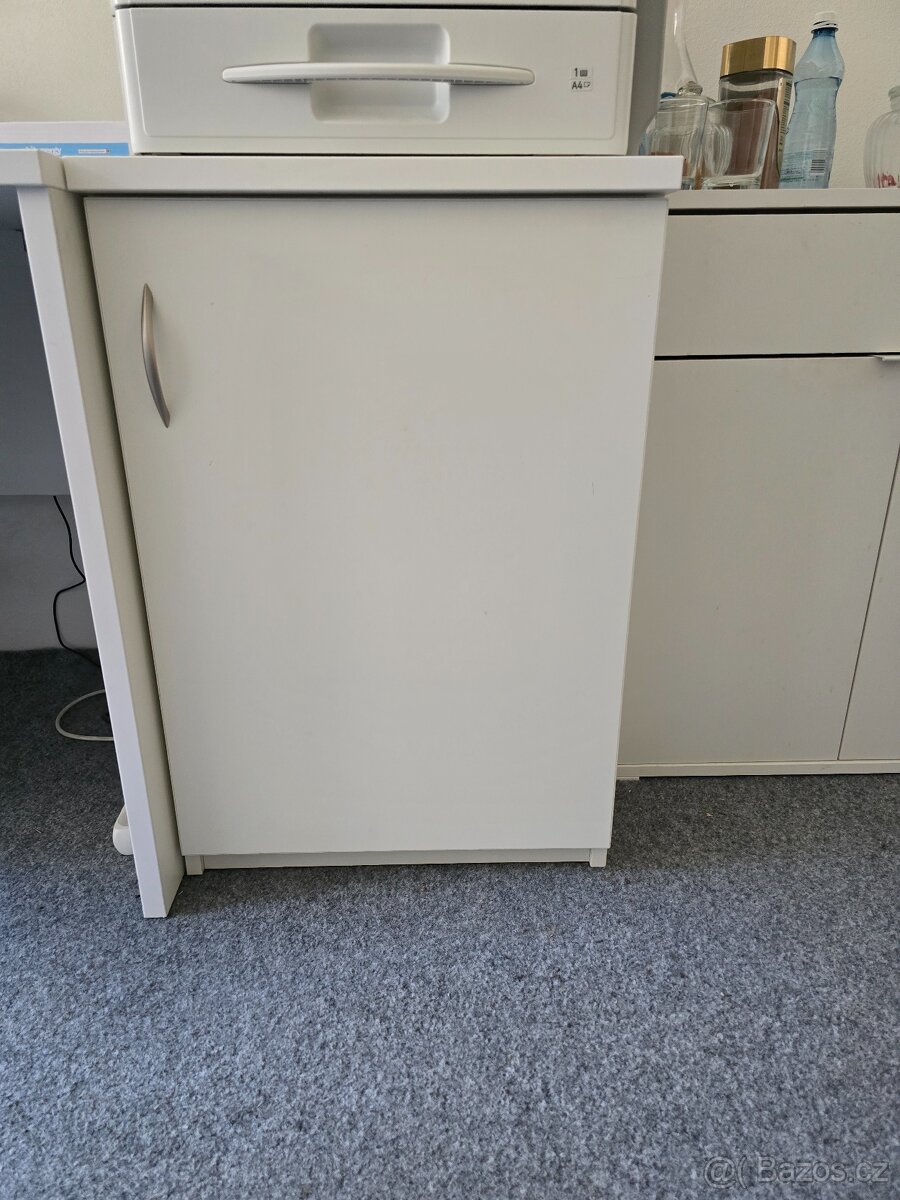 kancelářský nábytek - 3