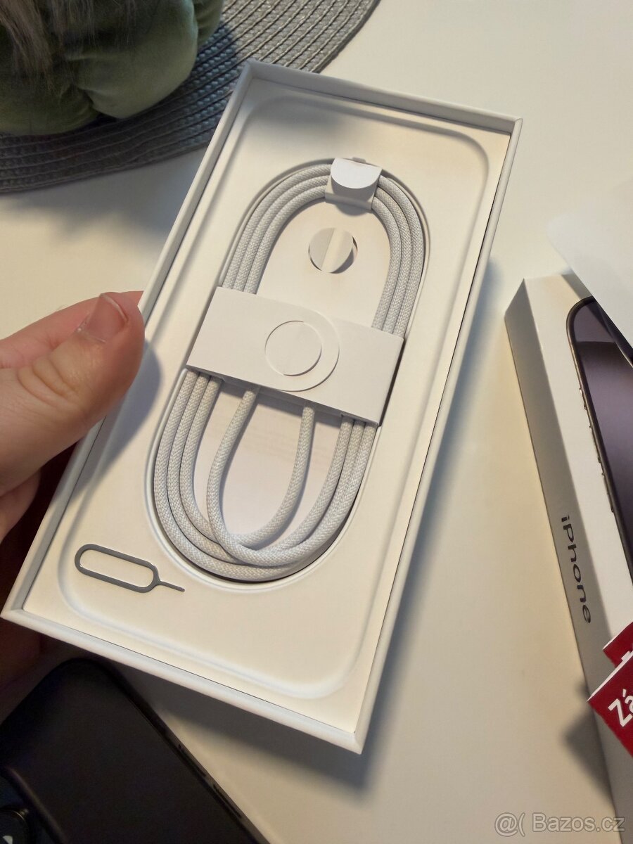 iPhone 16 Pro Max 512gb + prislusenstvi - 3