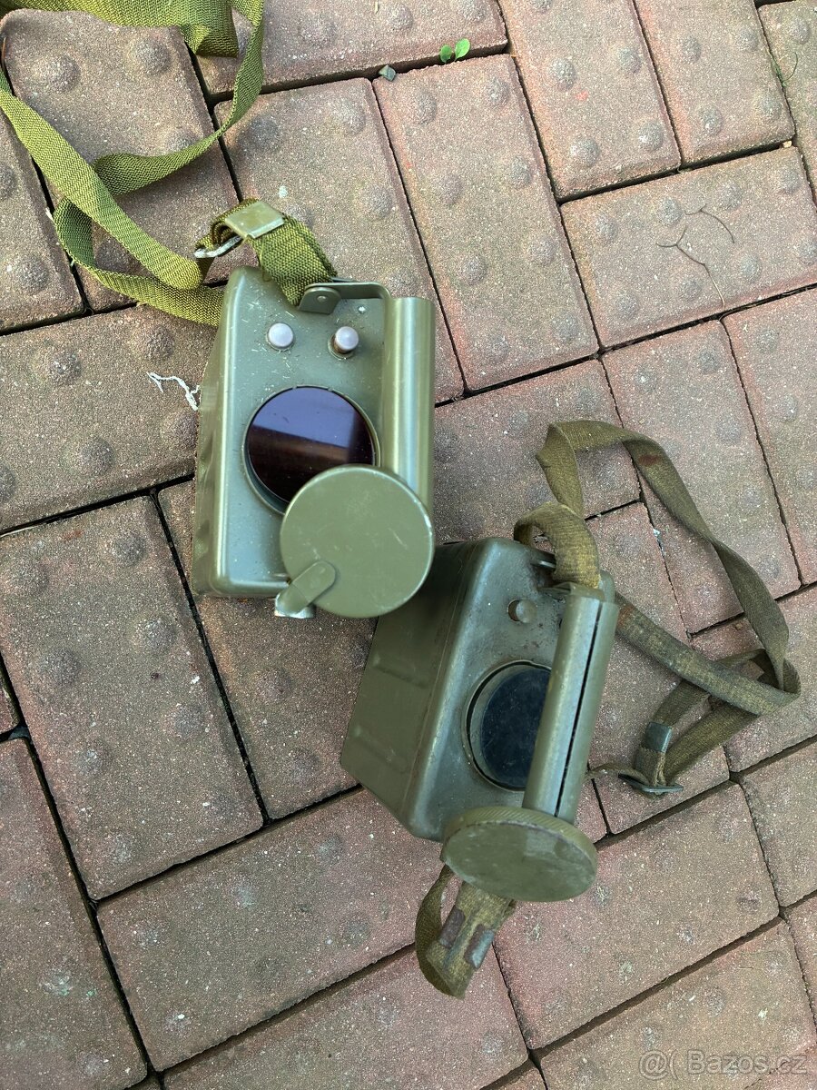 Stará vojenská akumlátorová svítílna - 3