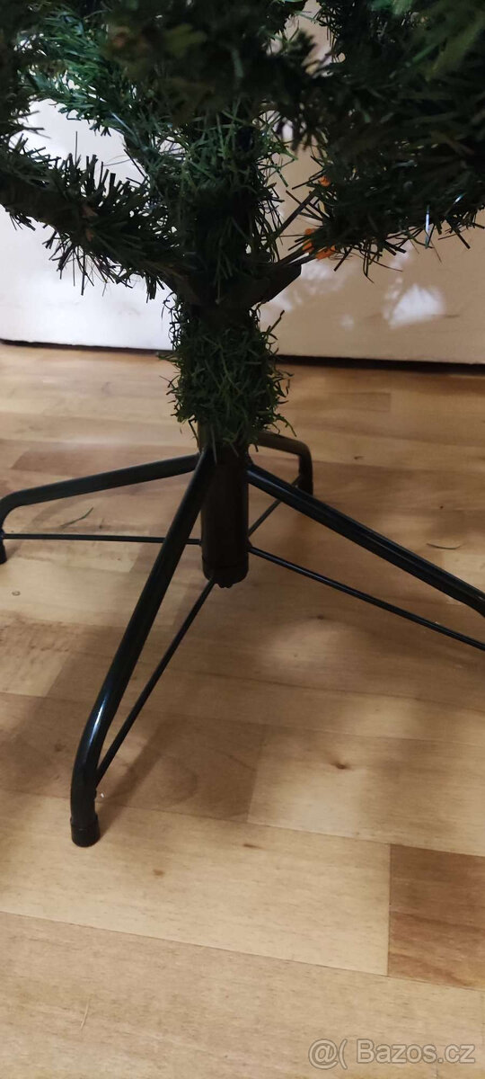 Prodám umělý vánoční stromeček 150cm - 3