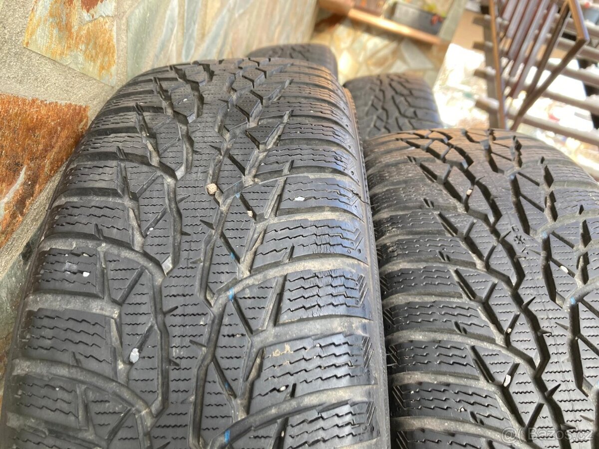 Prodám zimní pneu 185/65/R15 - 3