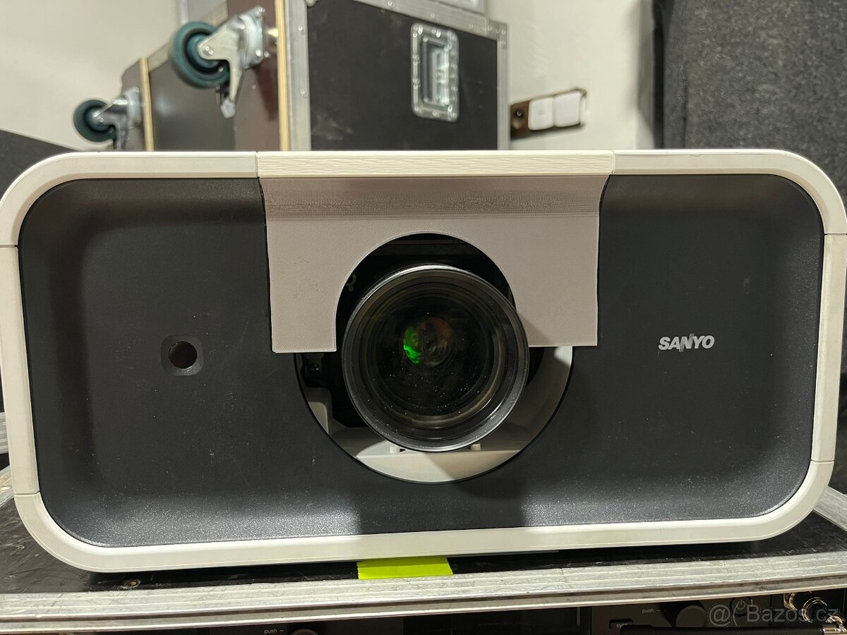 Projektor SANYO PLC-XP100L - 3