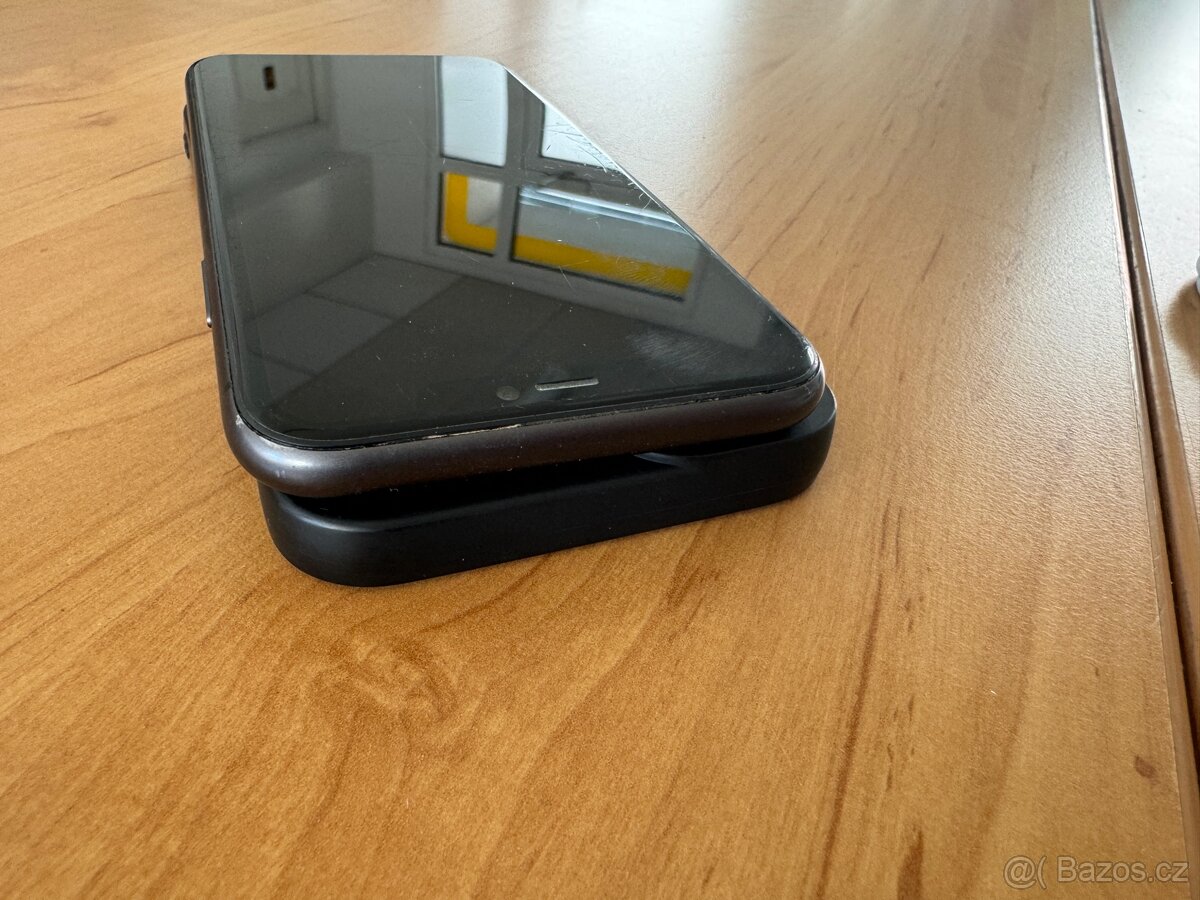 Apple iPhone XR 128GB – Černý - 3