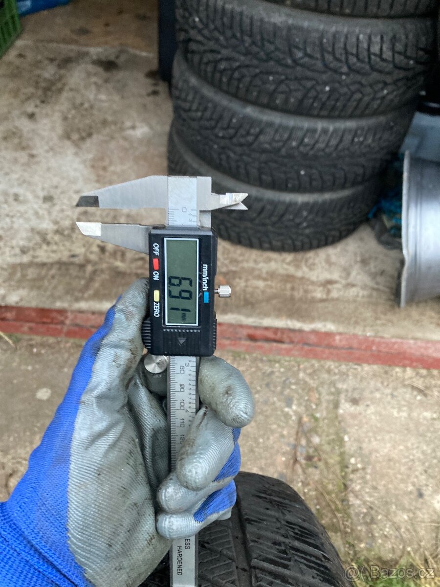 235/55/18 zimni - 3