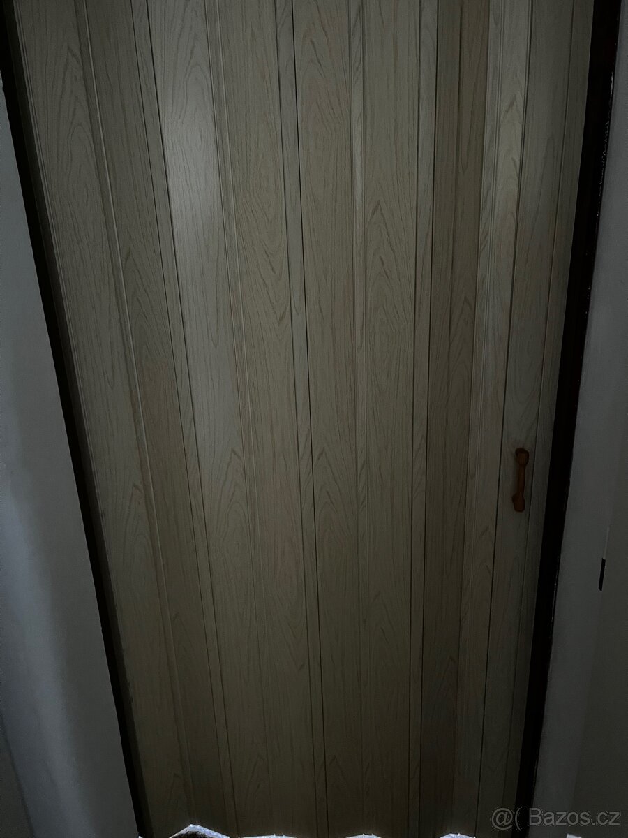 Prodám shrnovací dveře – dekor dřeva - 3