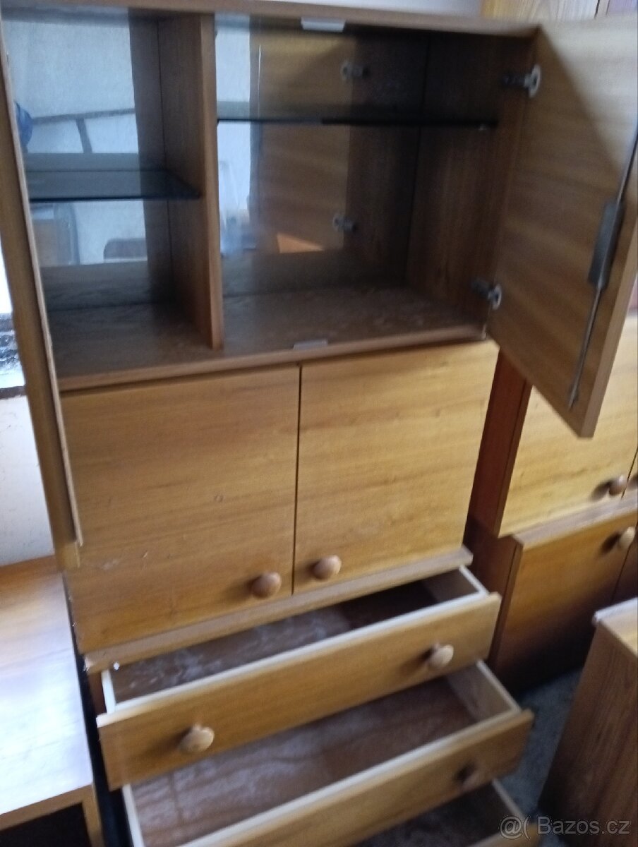 Skříňky 60cm, dýha jilm, stav dobrý, - 3