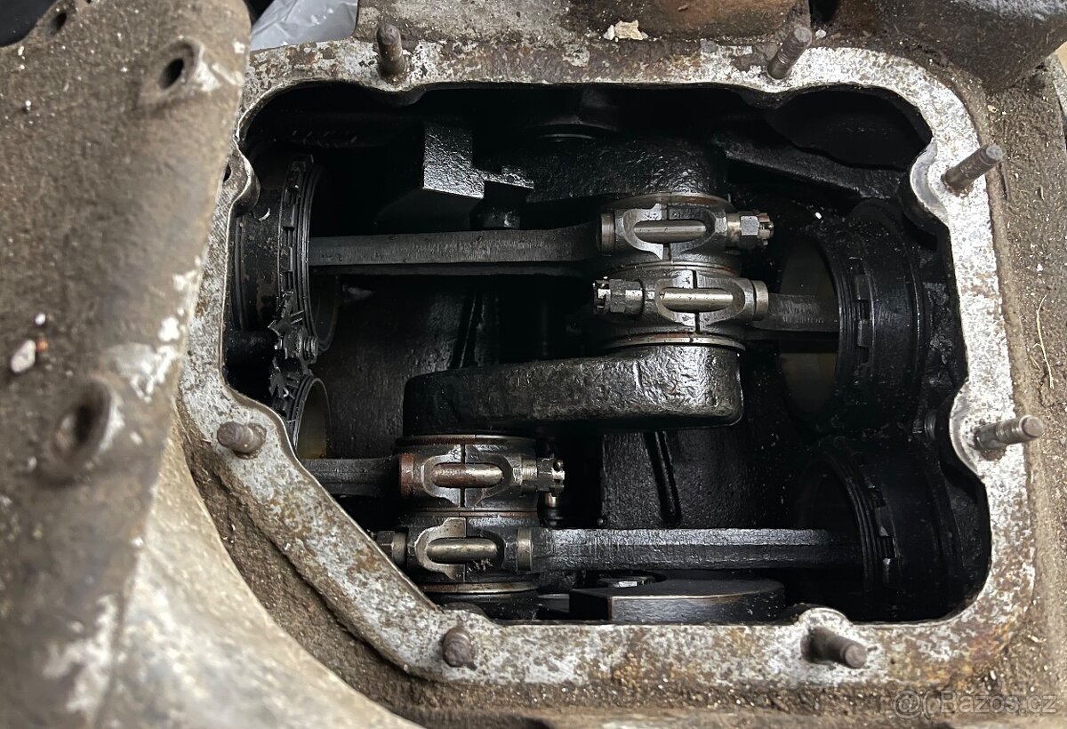 Motor předválečná Tatra 54+štítek karoserie - 3