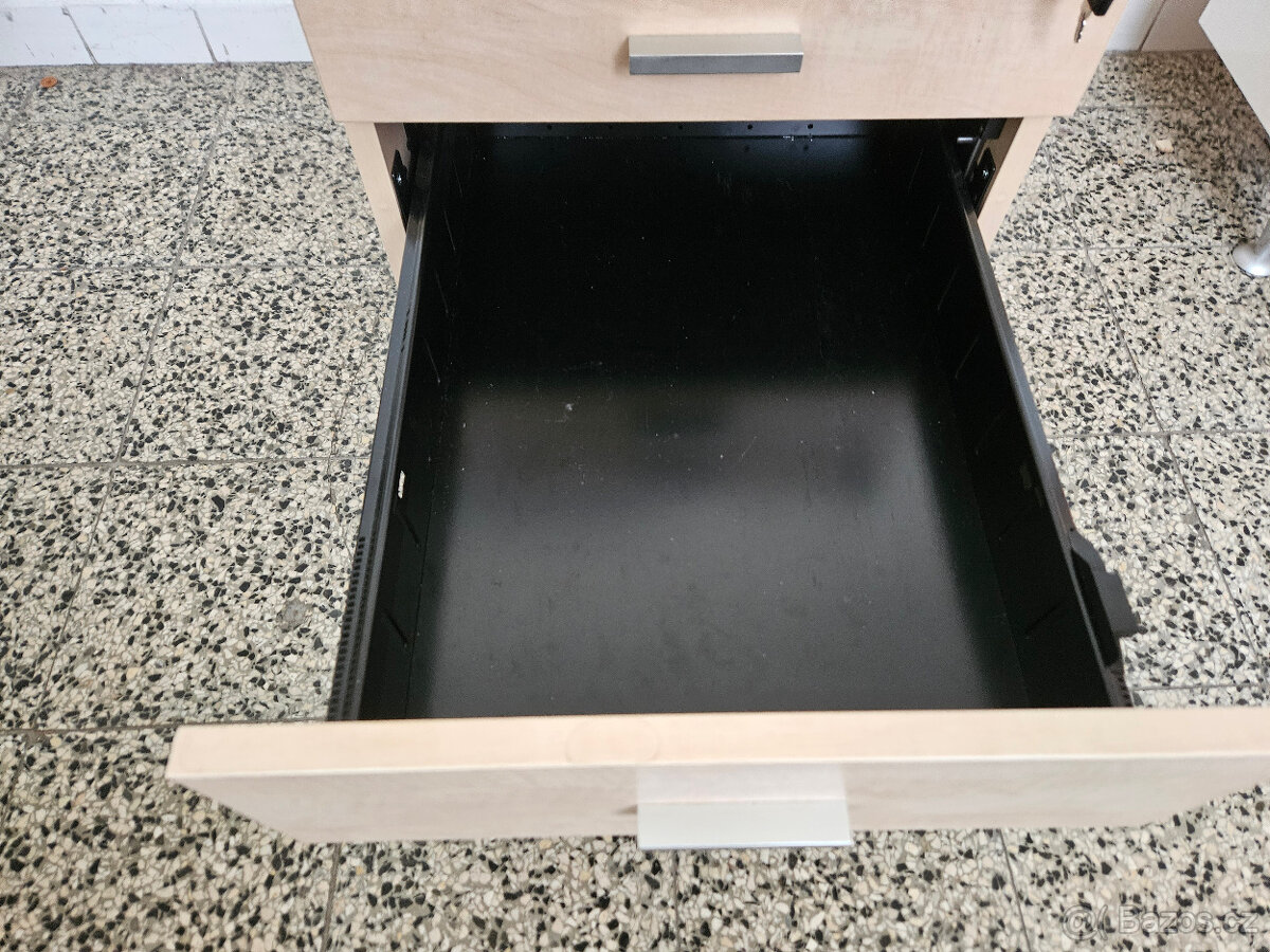 KANCELÁŘSKÝ KONTEJNER - 3