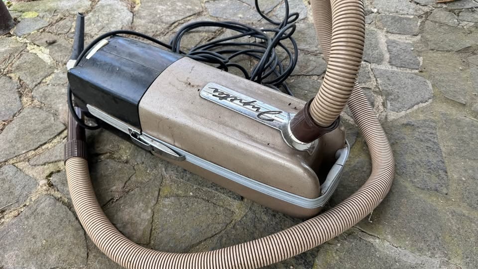 Starý vysavač Jupiter - 3