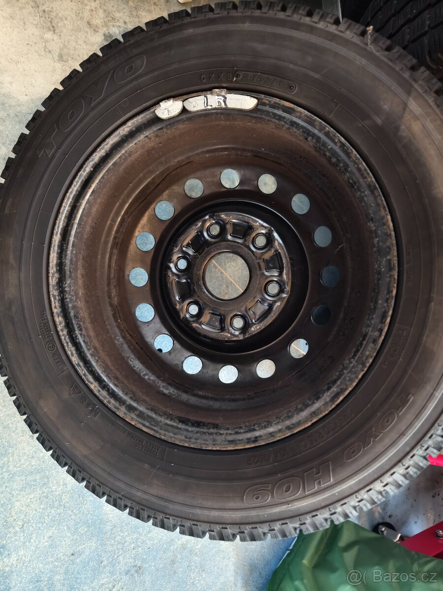 Kola 195/70 R15C 104/102 R Toyota