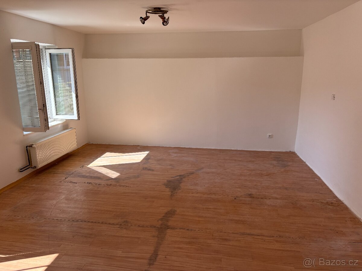 Prodej cihlového bytu 3+1 v OV, 86 m2, Znojmo - 3