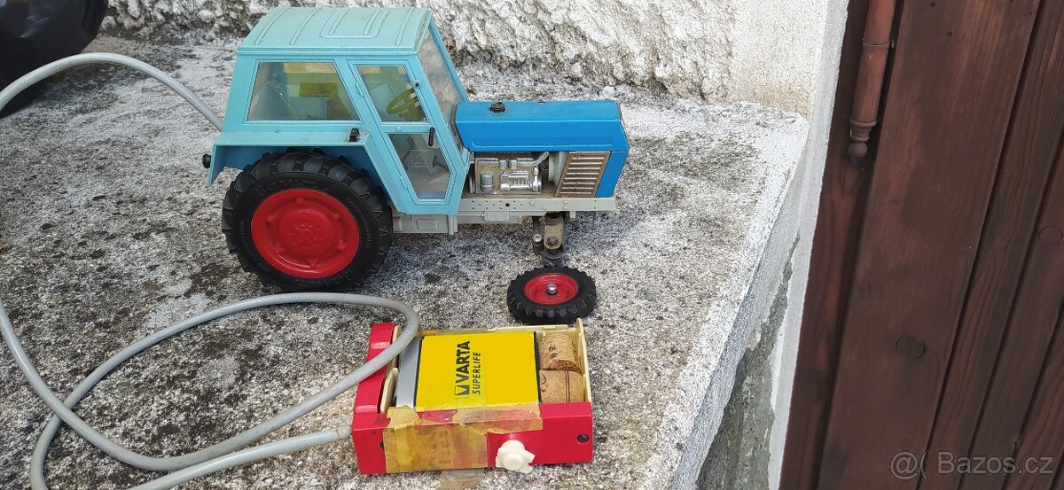 Prodám traktor na dálkové ovládání - 3