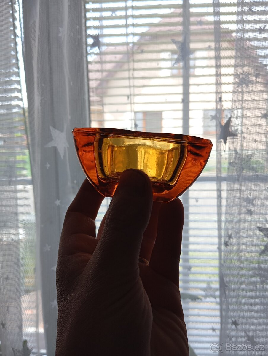 Starý skleněný popelník - 3