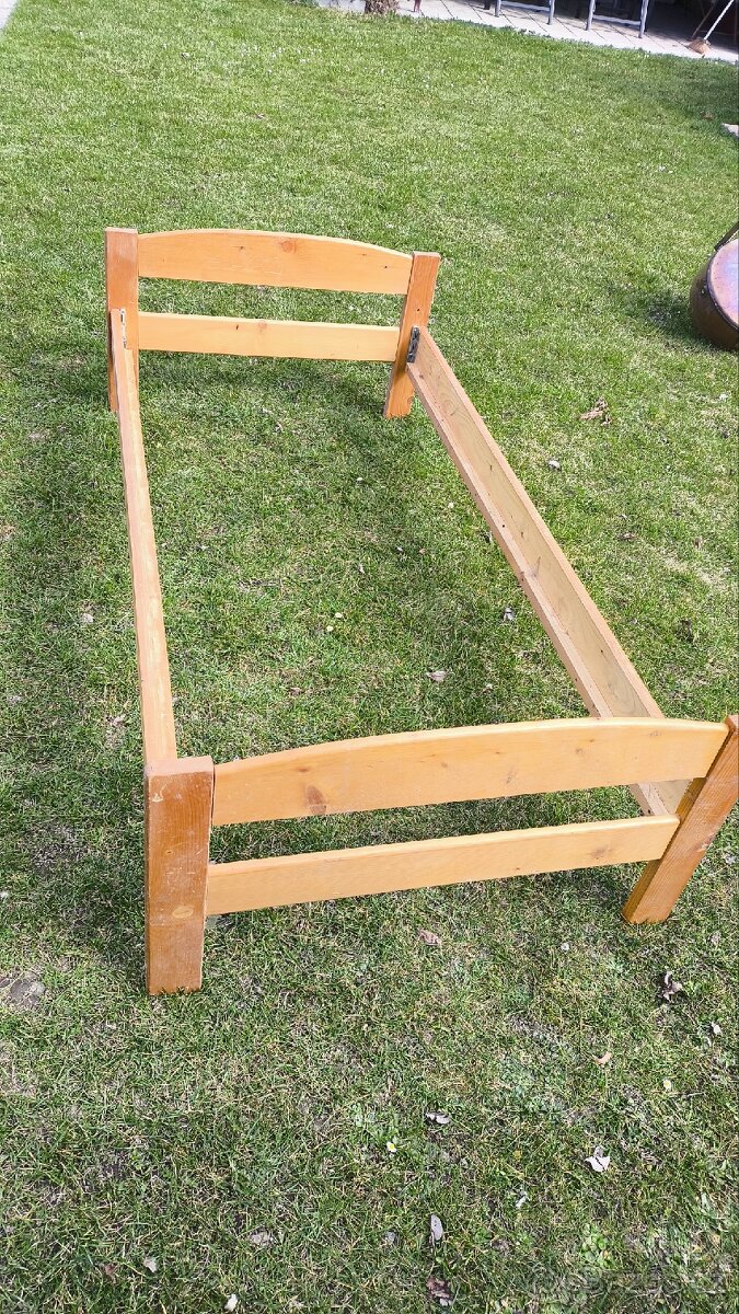 Dřevěná postel - 3