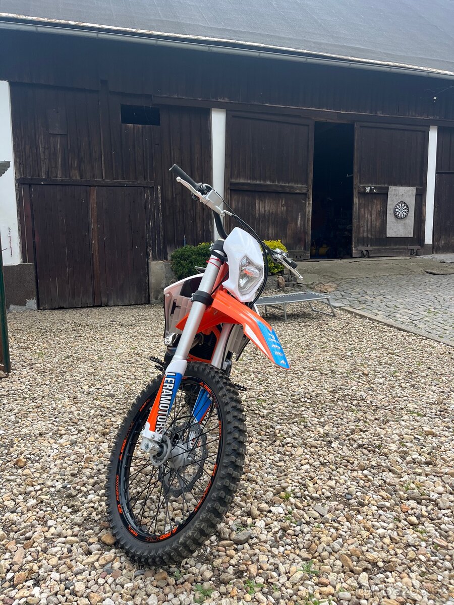 Apollo Thunder 250 – 9,4 mth – výborný stav – r.v. 2024