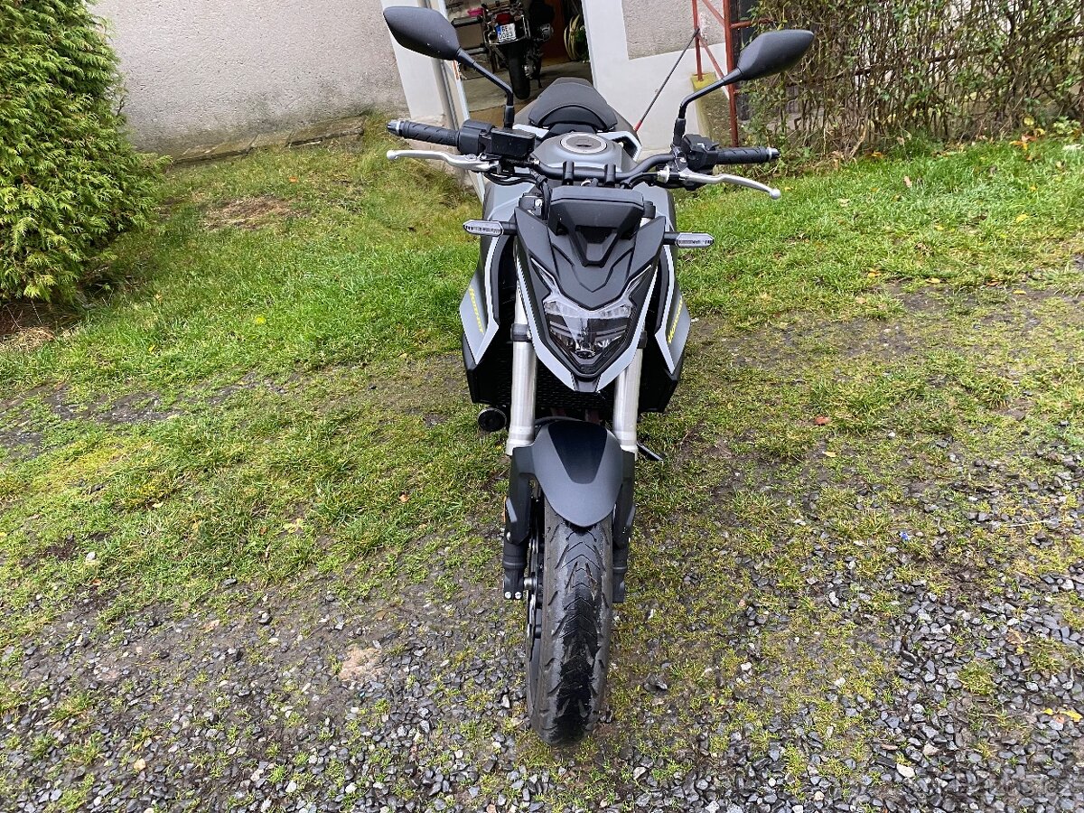 Honda CB 750 Hornet - 3