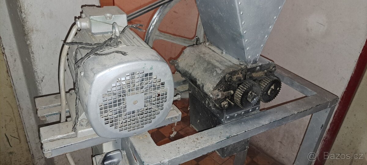 Mačkat obilí domácí vyroby - 3