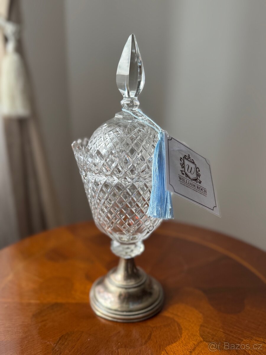 Dóza z broušeného skla se špičatým úchytem - 3