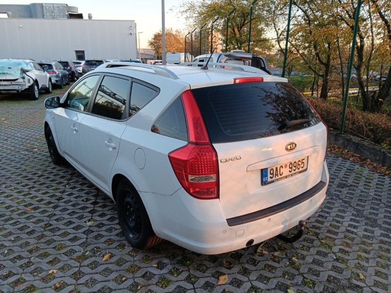 Na díly celý auto KIA CEED 1,4 Benzín - 3