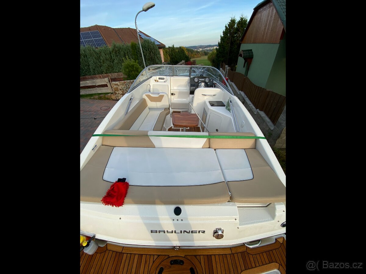 Prodám loď Bayliner 742 - 3