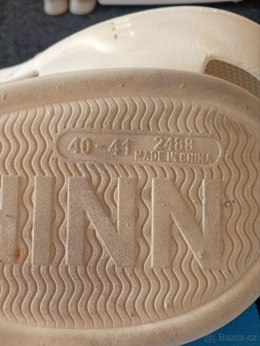 Pánské šlapky jsou ve velikosti 41 - 3