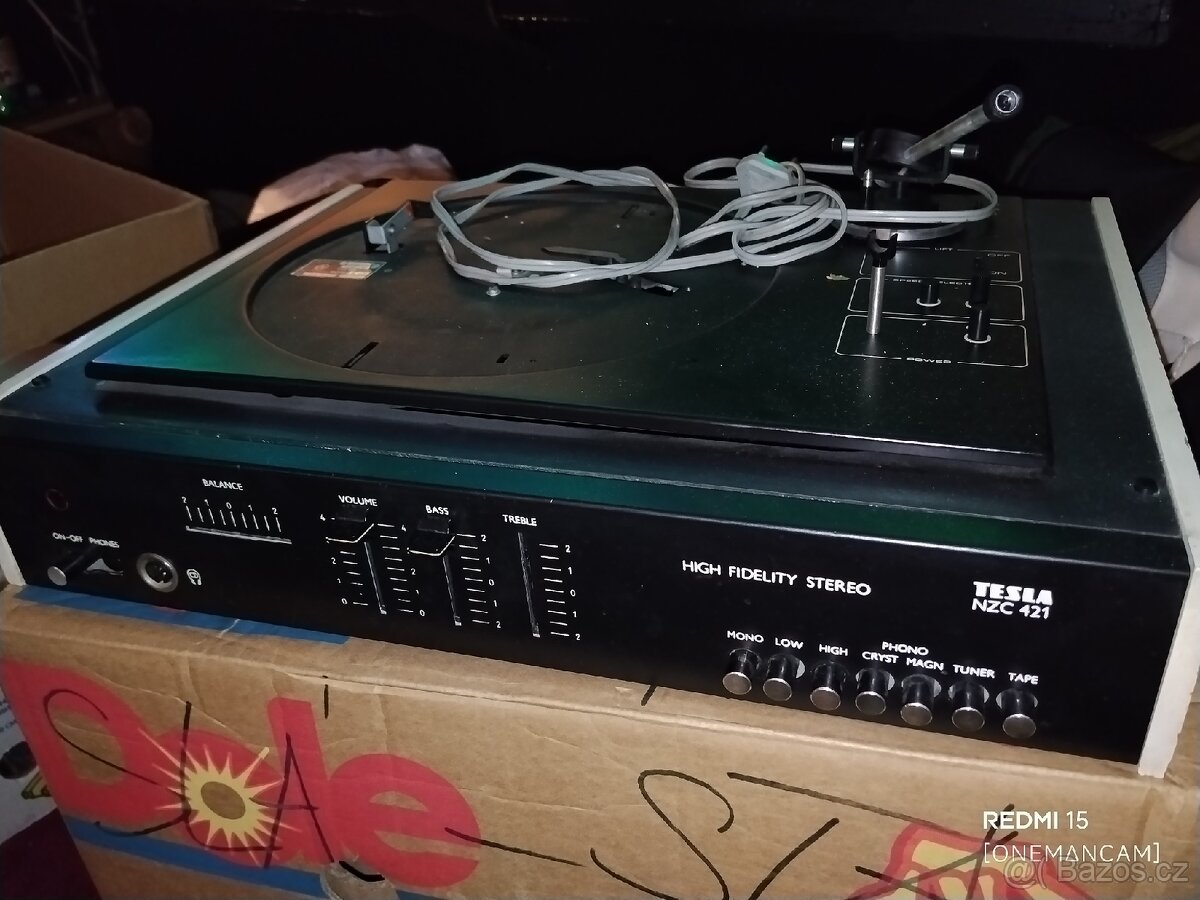 Gramofon se zesilovačem Tesla NZC 421 – na díly - 3